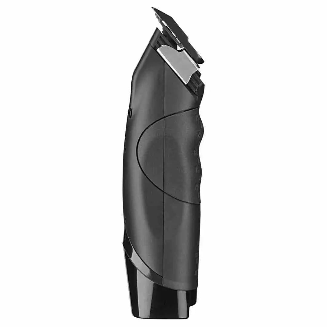 "Close-up of the built-in oil reservoir area on the BabylissPRO x Tomb45 Clipper blade assembly."