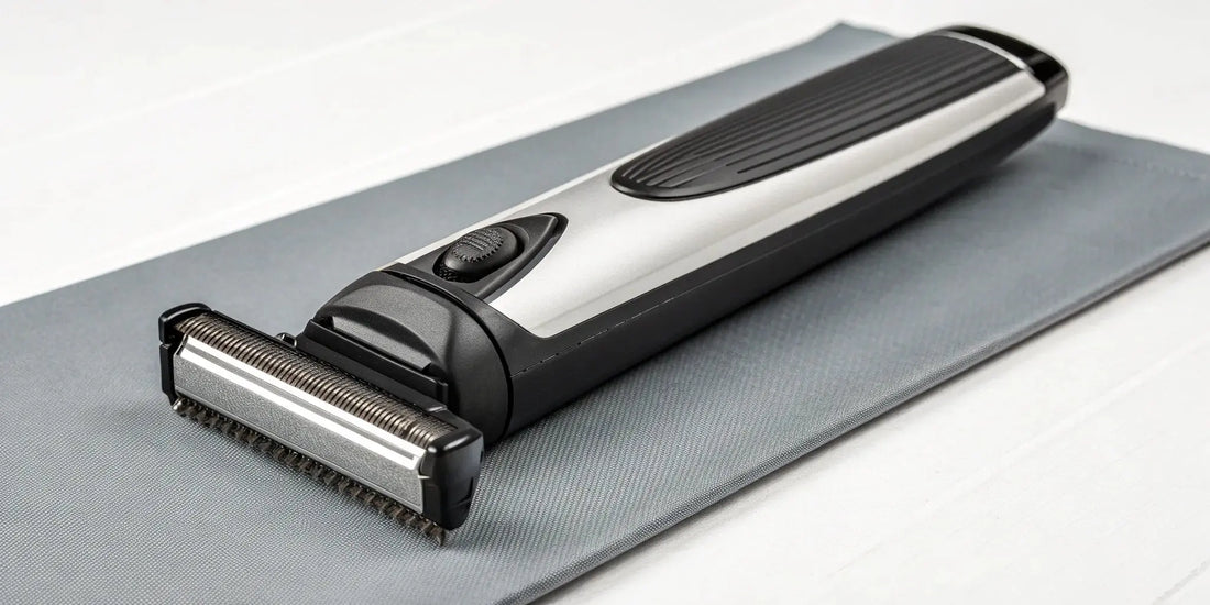 A set of magnetic Stylecraft Saber trimmer guards with the clipper.