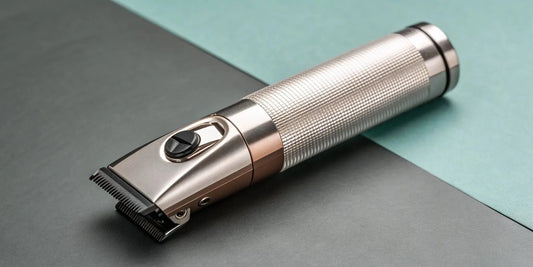 Andis Master adjustable blade clipper review of its professional aluminum body.