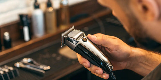 A Wahl clipper with a close-up on the blade and lever for replacement.