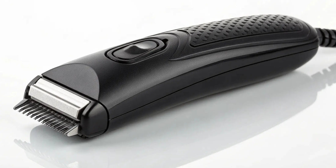 Wahl Professional Peanut black trimmer for precise hair and beard outlining.