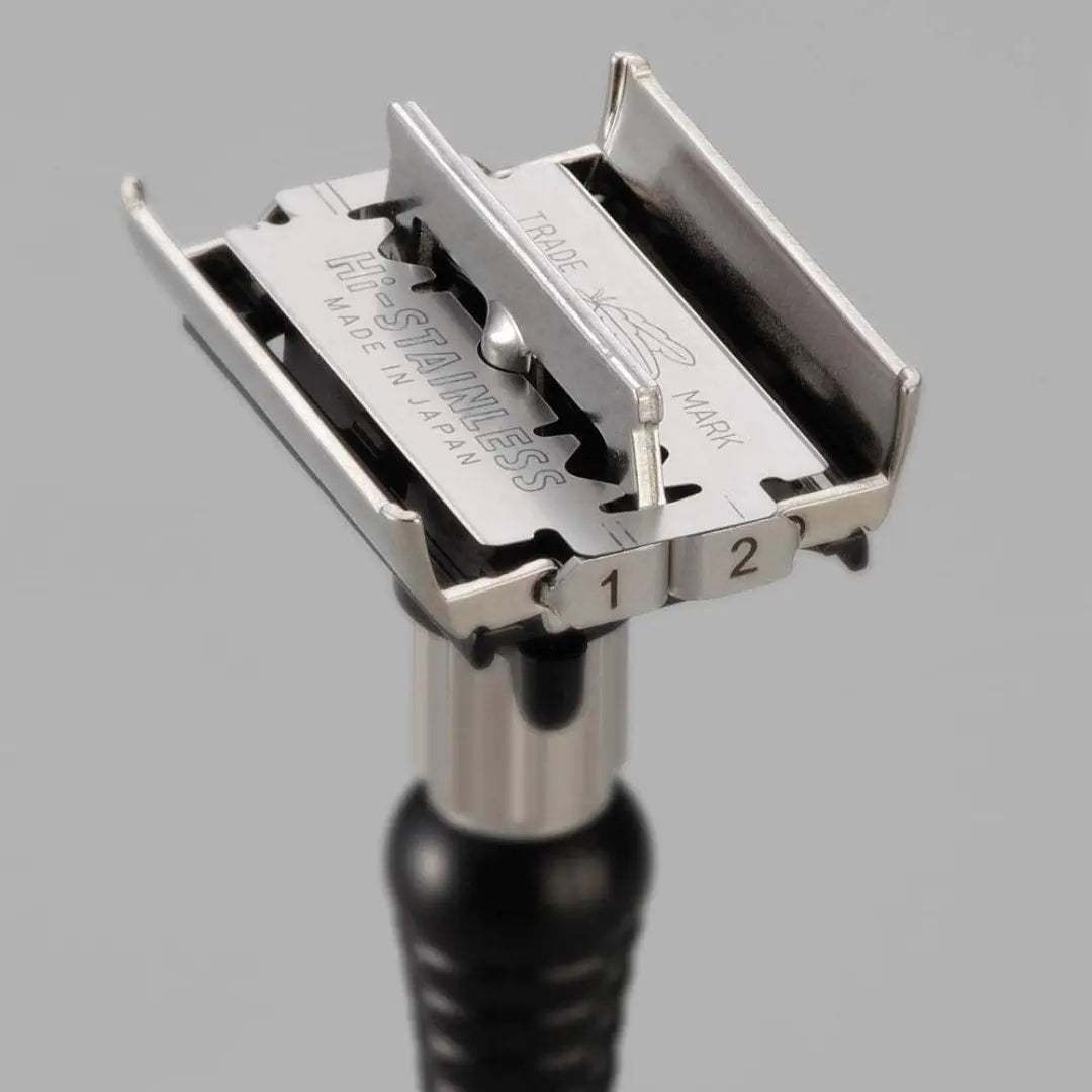 Feather Hi-Stainless Platinum Double-Edge Razor Blades - BUYBARBER.COM